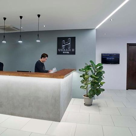 Urban H Hotel George Town Esterno foto