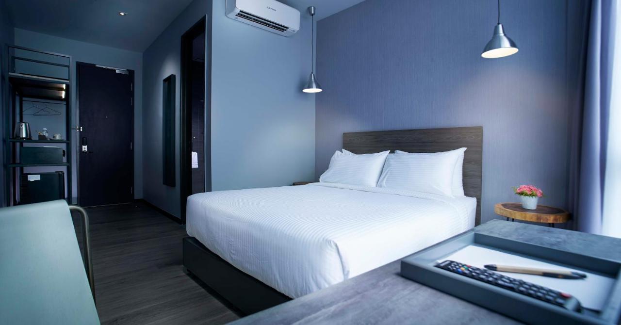 Urban H Hotel George Town Esterno foto