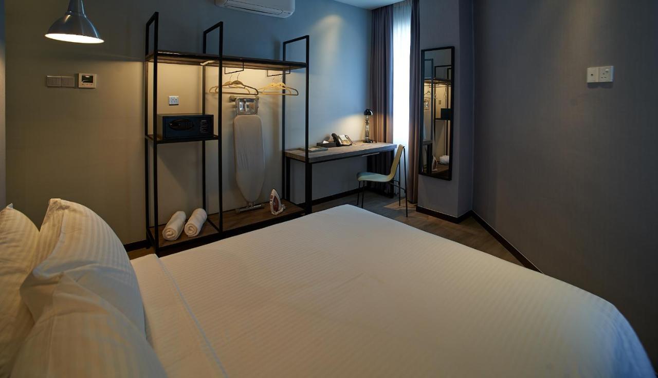 Urban H Hotel George Town Esterno foto