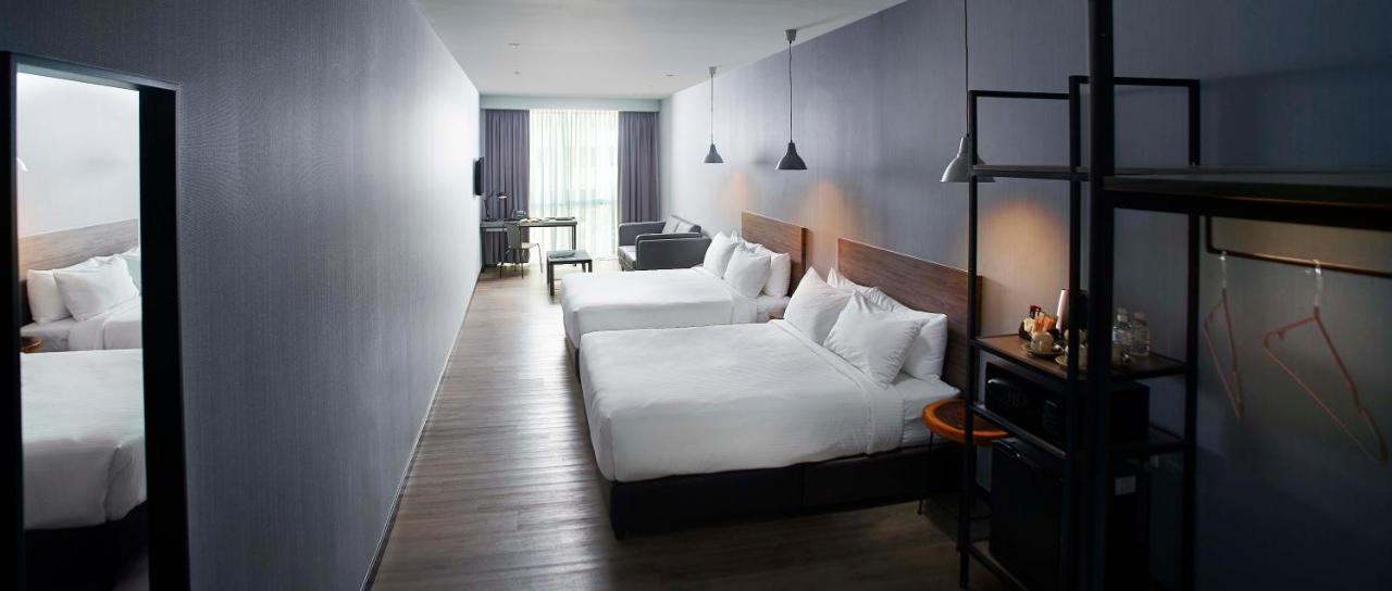 Urban H Hotel George Town Esterno foto