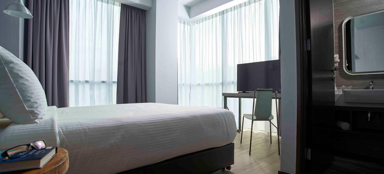 Urban H Hotel George Town Esterno foto