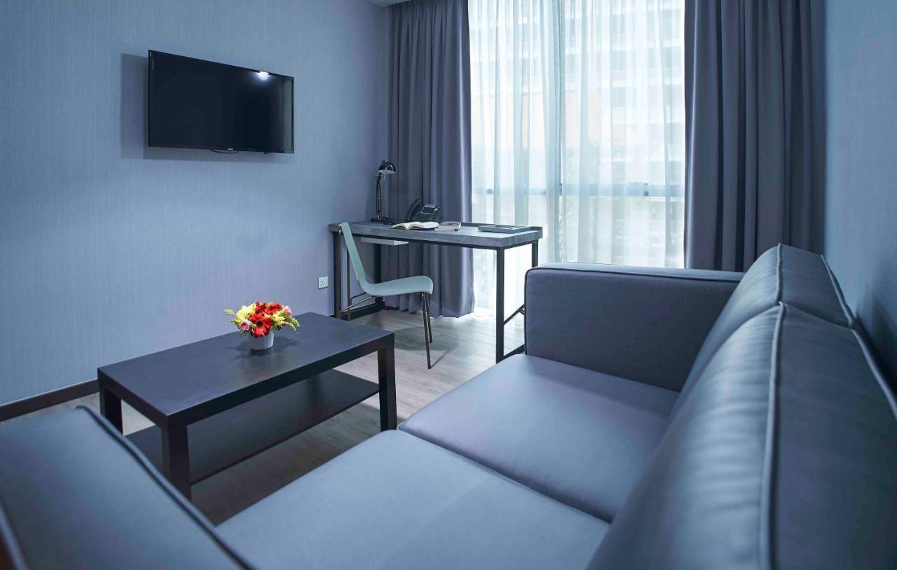 Urban H Hotel George Town Esterno foto